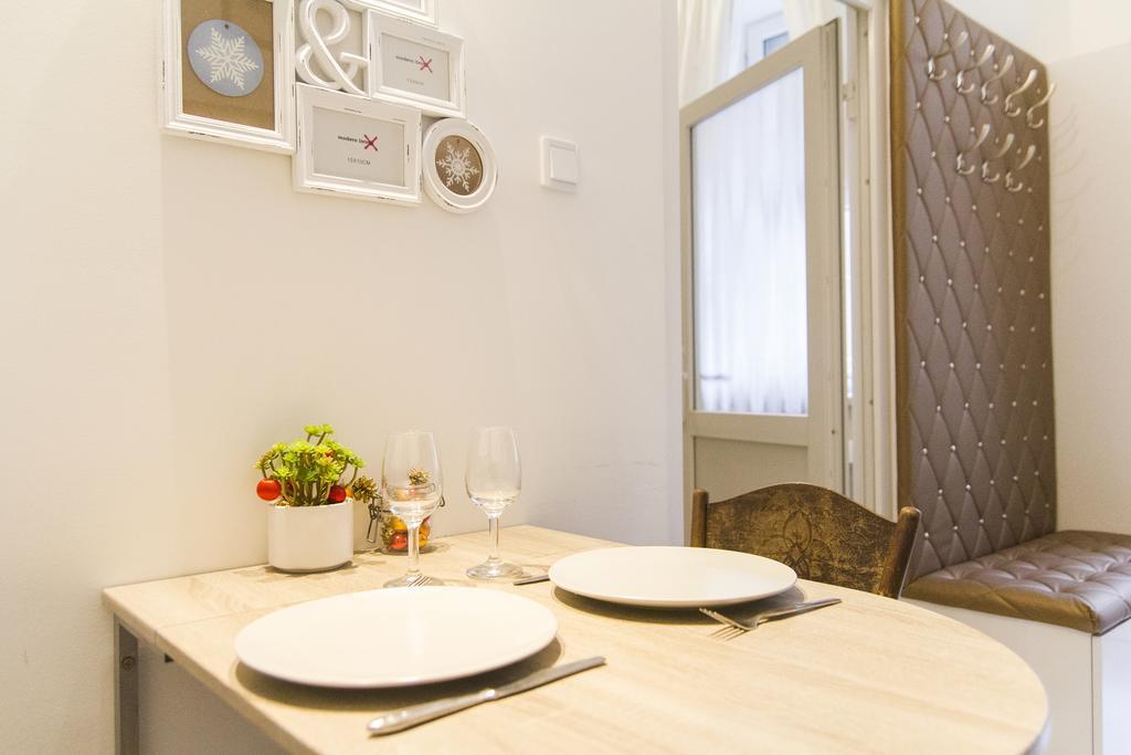 Ava'S Champagne Studio City Center-Andrash Street King Street Budapest Exteriör bild