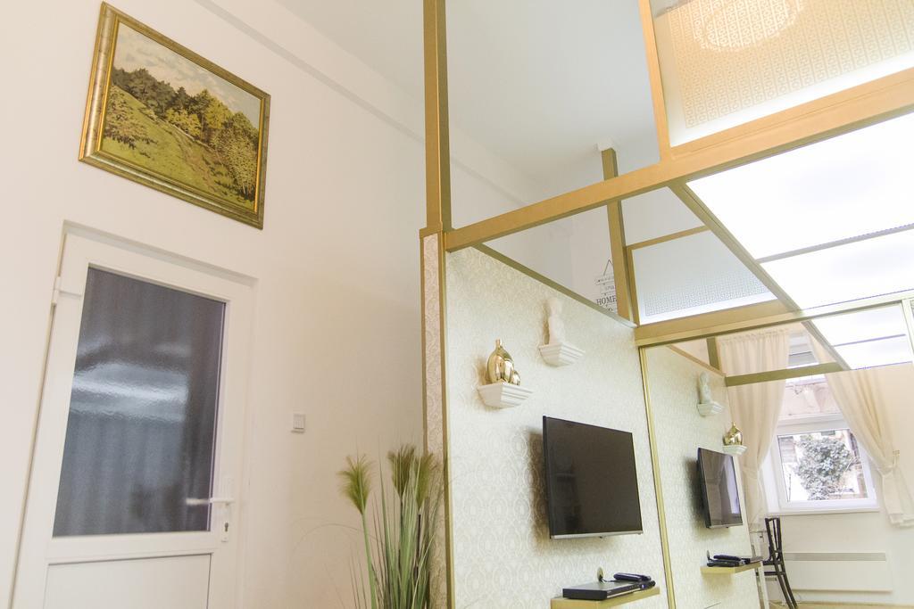 Ava'S Champagne Studio City Center-Andrash Street King Street Budapest Exteriör bild