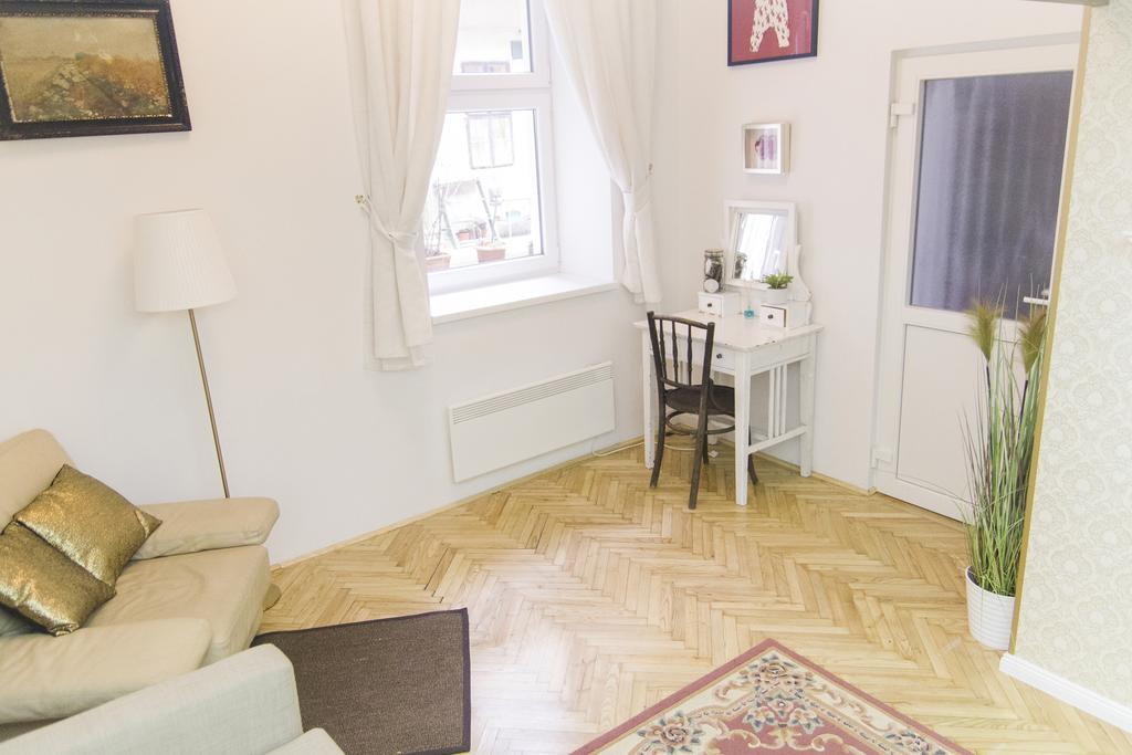 Ava'S Champagne Studio City Center-Andrash Street King Street Budapest Exteriör bild