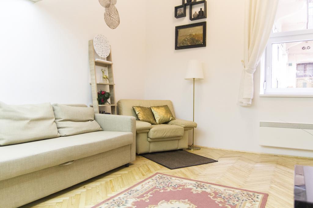 Ava'S Champagne Studio City Center-Andrash Street King Street Budapest Exteriör bild