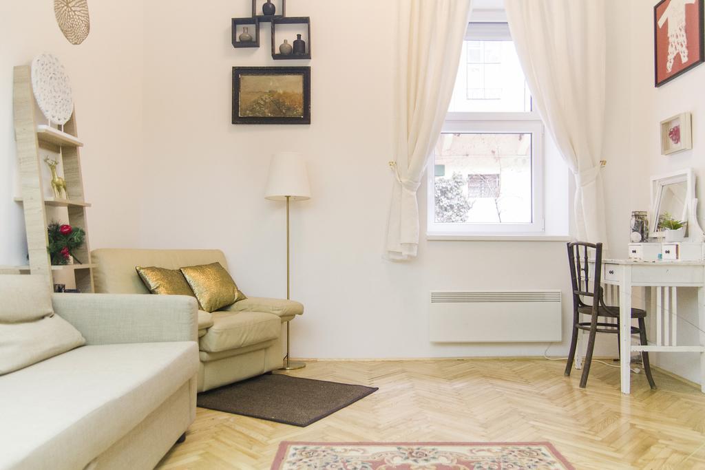 Ava'S Champagne Studio City Center-Andrash Street King Street Budapest Exteriör bild