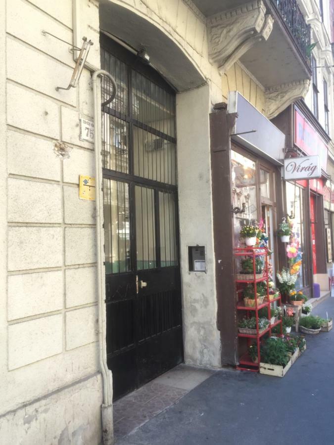 Ava'S Champagne Studio City Center-Andrash Street King Street Budapest Exteriör bild