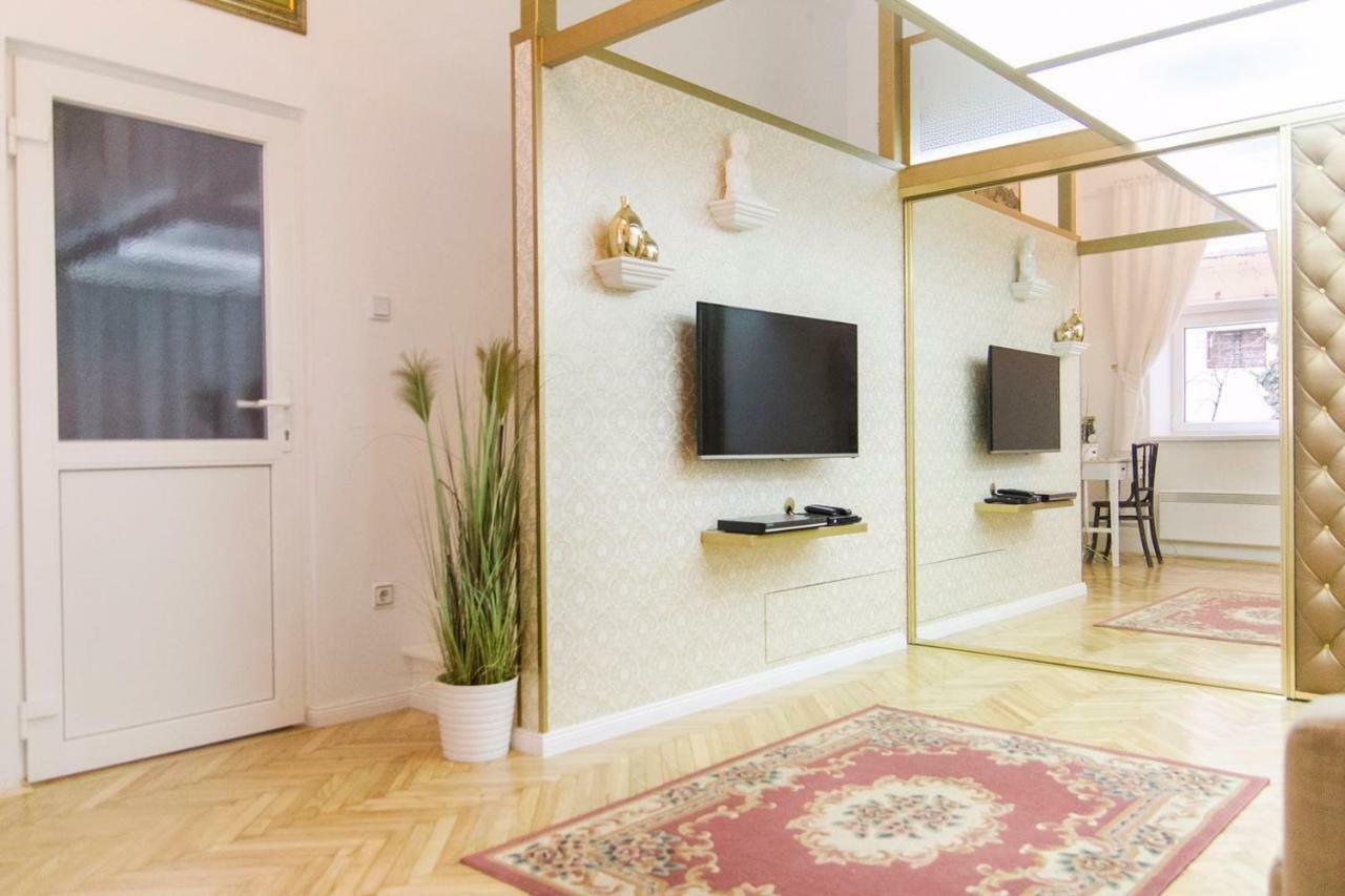 Ava'S Champagne Studio City Center-Andrash Street King Street Budapest Exteriör bild